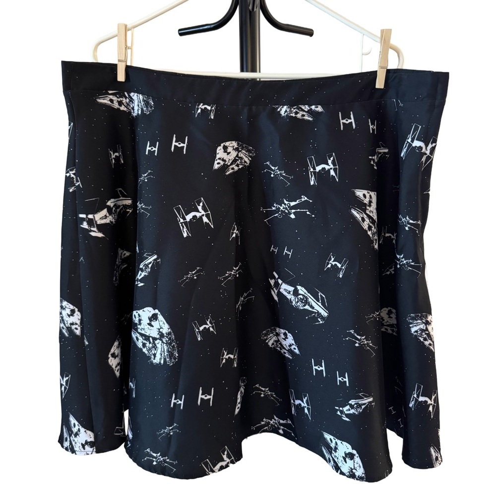Her Universe Black & White Star Wars Ships Circle Skirt 2X